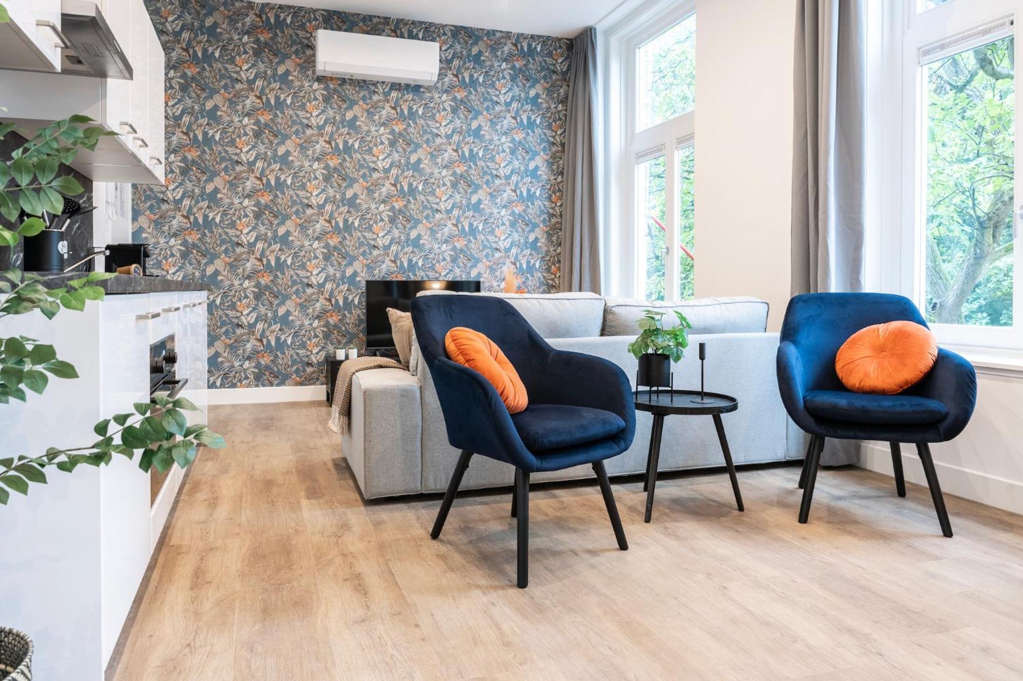 Spacious And Large, Bed And Coffee Hanno Tilbourg