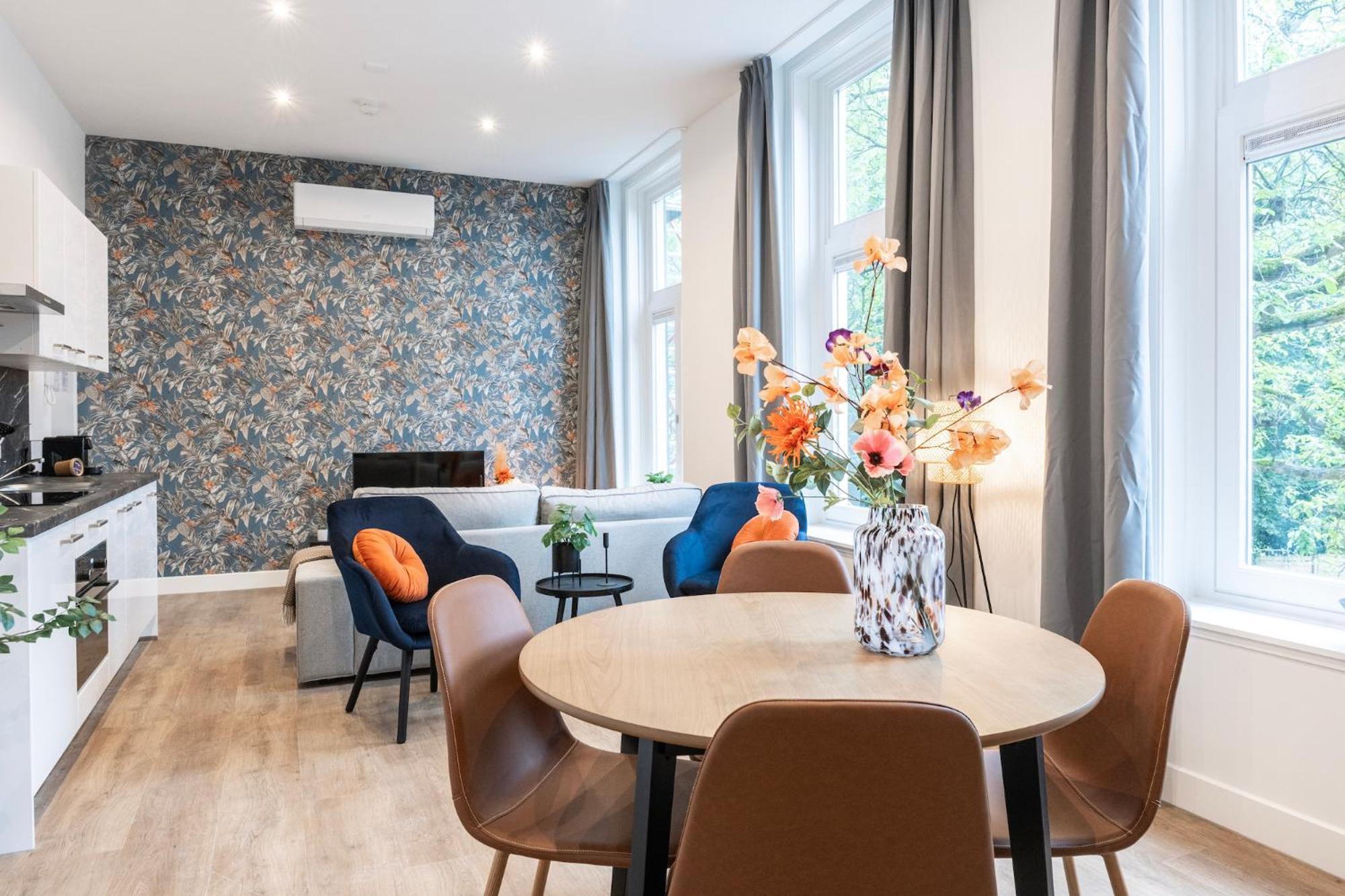 Spacious And Large, Bed And Coffee Hanno