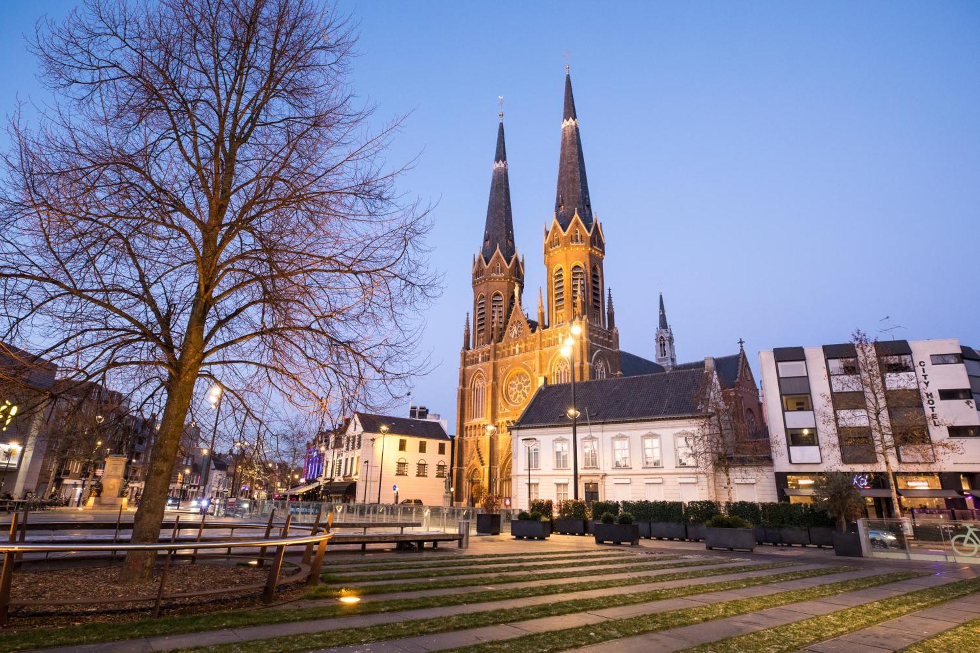Spacious And Large, Bed And Coffee Hanno Vakantiehuis